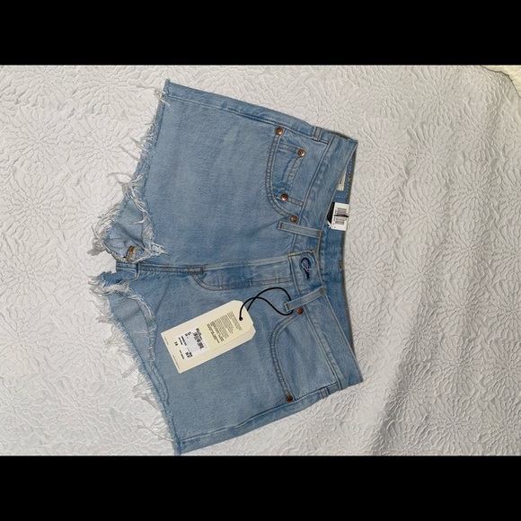 Women’s daisy dukes cut off denim shorts - Picture 4 of 4